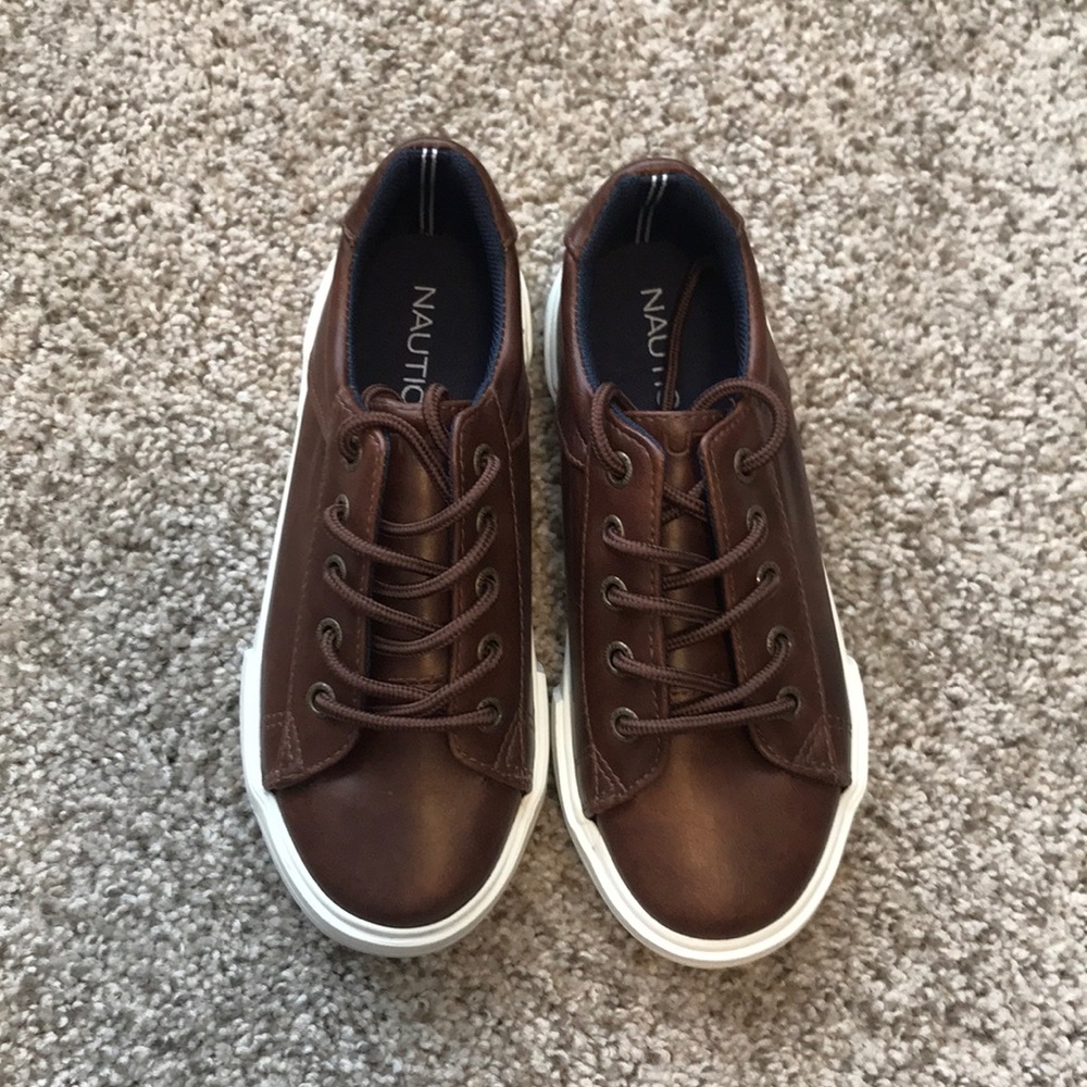 Boys Nautica brown sneakers